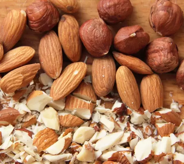 Almendras y avellanas para potenciar